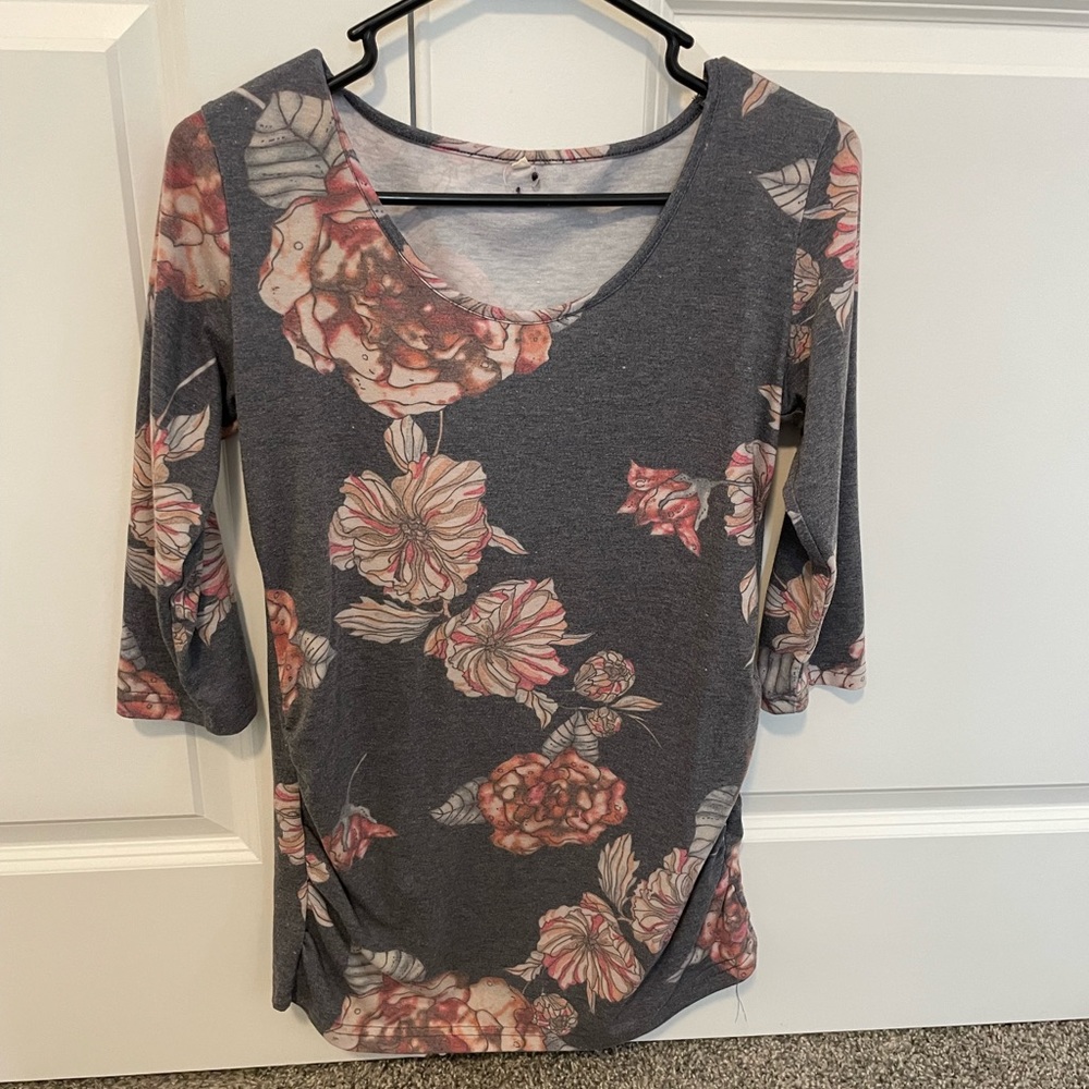 Maternity flowered top, size small